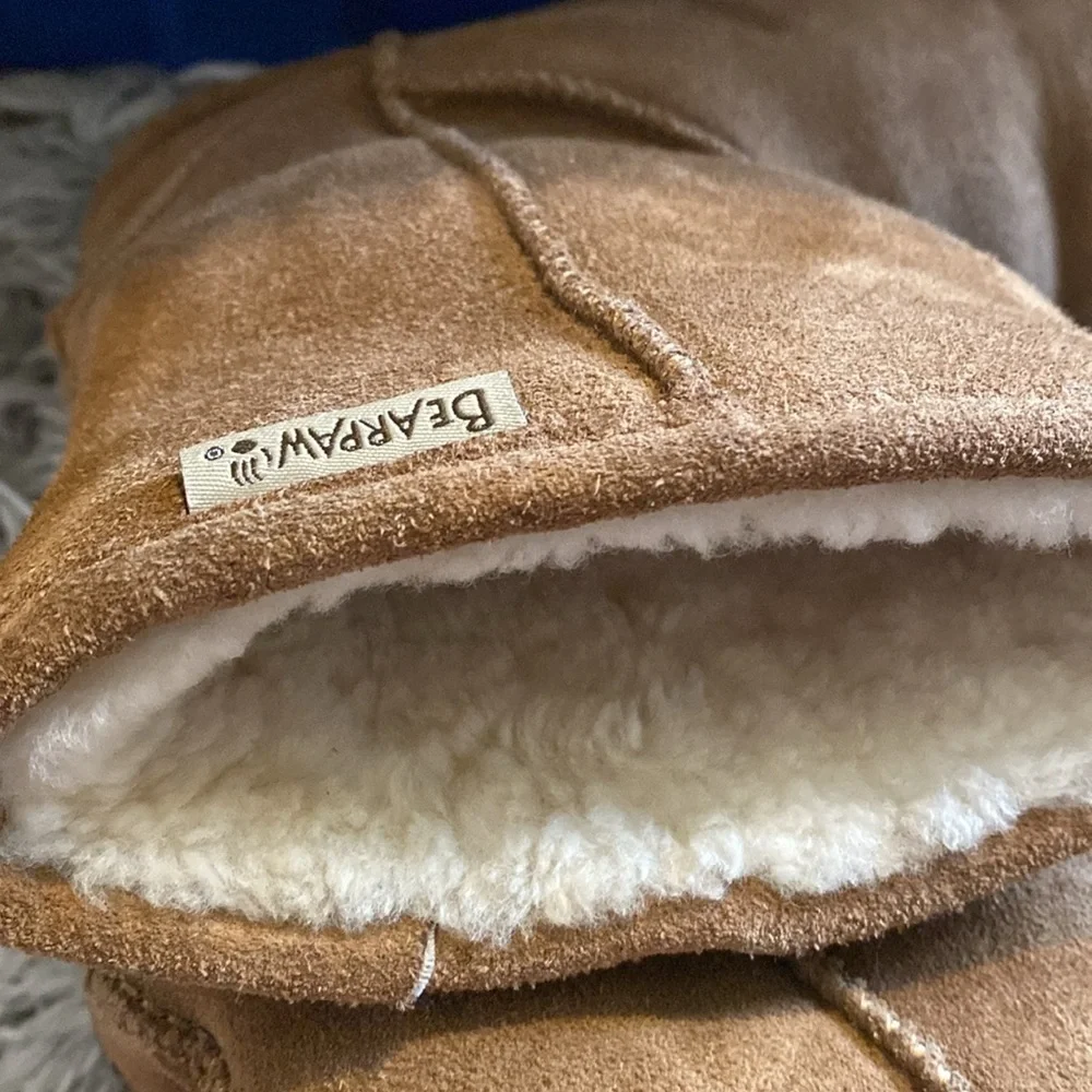 Bearpaw Emma short cozy warm boots size 8